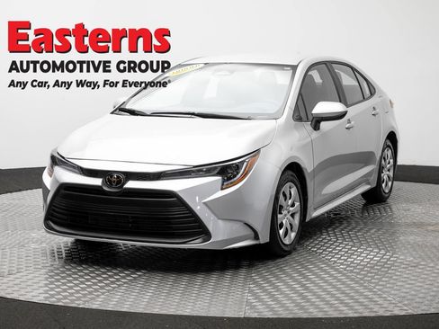 Used 2025 Toyota Corolla LE FWD image 1