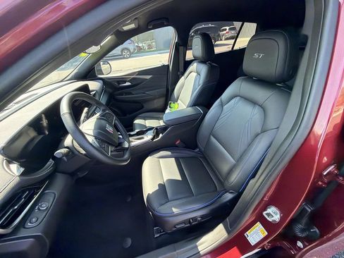 Used 2024 Buick Envista Sport Touring w/ Convenience II Package FWD image 11