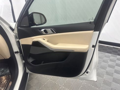 Used 2021 BMW X5 sDrive40i w/ Premium Package image 16