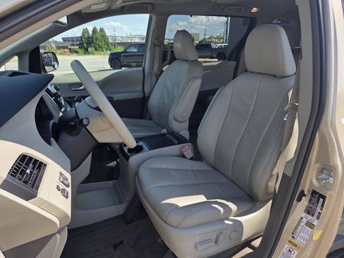 Used 2011 Toyota Sienna XLE FWD image 6