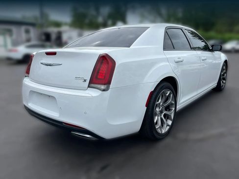 Used 2018 Chrysler 300 S w/ 300S Premium Group RWD image 4