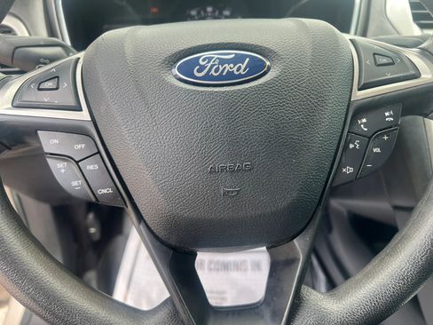 Used 2017 Ford Fusion SE w/ Fusion SE Technology Package FWD image 10