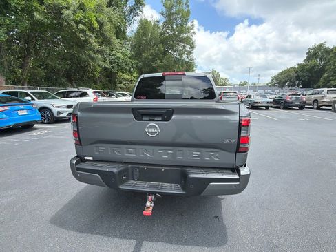 Used 2024 Nissan Frontier SV w/ SV Convenience Package RWD image 12