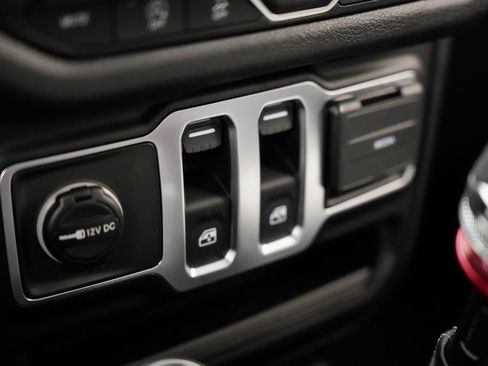 Used 2025 Jeep Wrangler Sport image 19