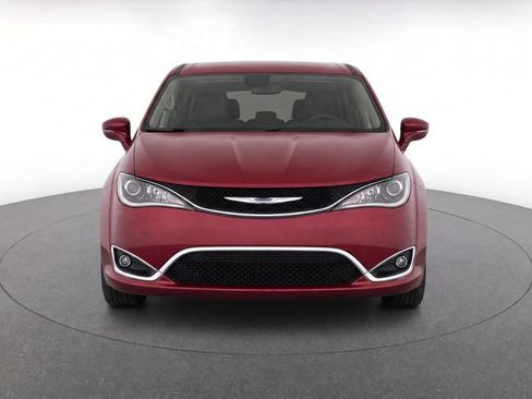 Used 2018 Chrysler Pacifica Touring Plus w/ Tire & Wheel Group FWD image 5