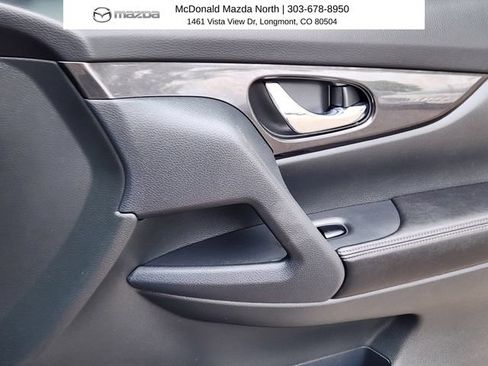 Used 2018 Nissan Rogue SV w/ Premium Package AWD/4WD image 13