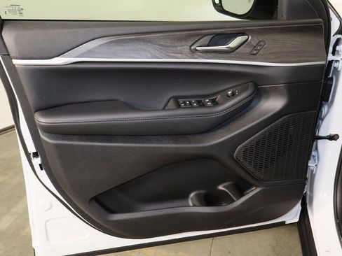 New 2025 Jeep Grand Cherokee Limited image 20