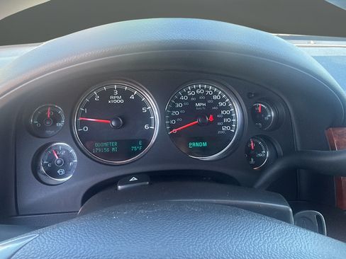 Used 2014 Chevrolet Suburban LT AWD/4WD image 10