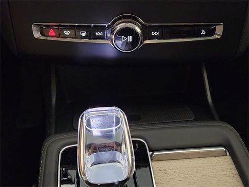 Used 2025 Volvo XC90 B5 Plus image 19