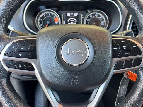 Used 2019 Jeep Cherokee Latitude w/ Popular Appearance Group FWD image 24