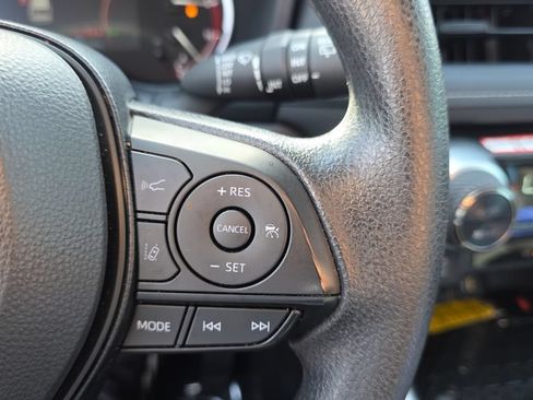Used 2025 Toyota RAV4 XLE FWD image 20