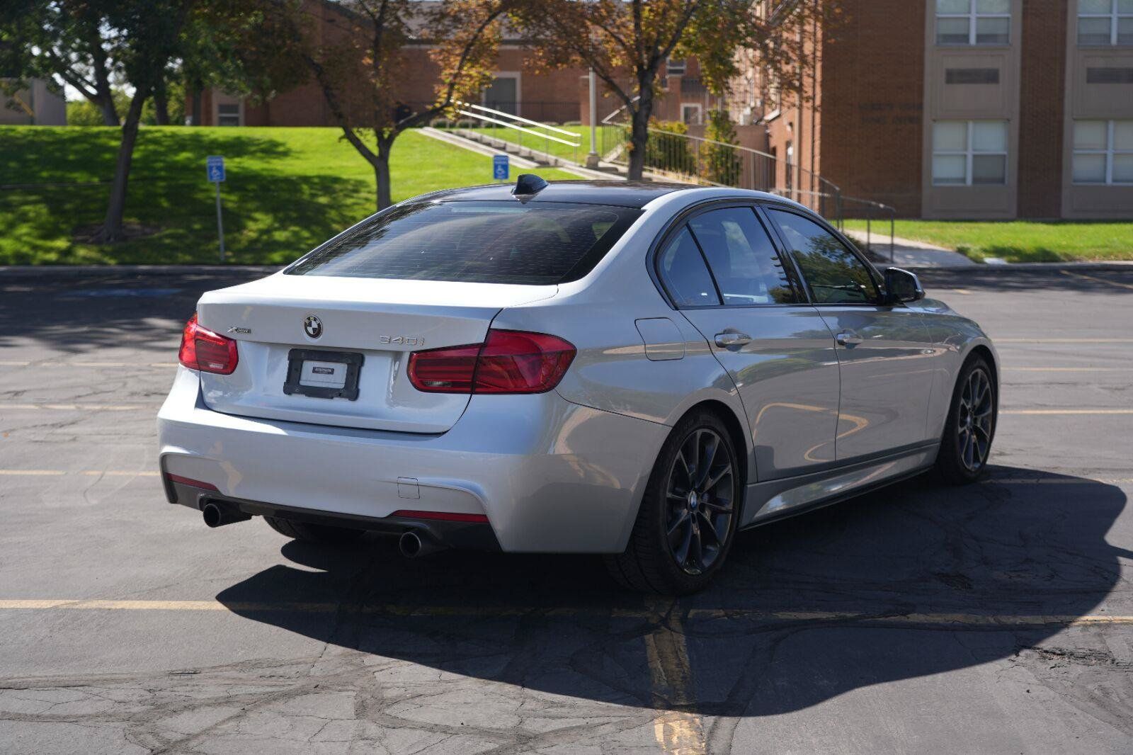 Used 2017 BMW 340i xDrive Sedan AWD/4WD image 5