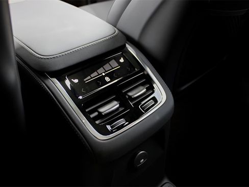 New 2025 Volvo XC90 T8 Plus w/ Protection Package Premier image 30