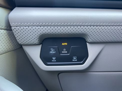 Certified 2026 Volkswagen Atlas SE w/ Panoramic Sunroof Package FWD image 26