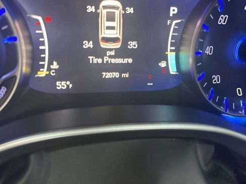 Used 2022 Chrysler Pacifica Touring-L image 13