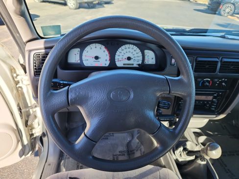 Used 2004 Toyota Tacoma 4x4 Xtracab V6 image 9