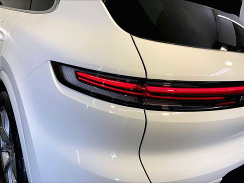 Certified 2026 Porsche Cayenne AWD/4WD image 30
