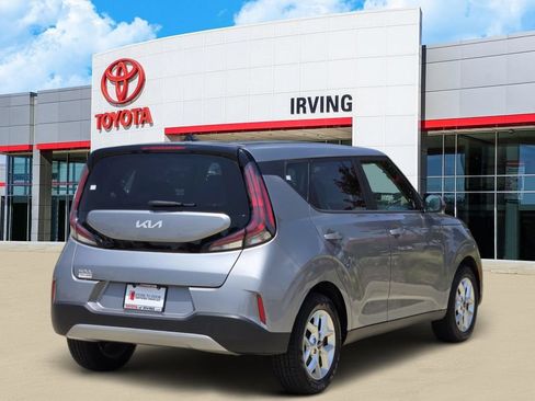 Used 2024 Kia Soul LX w/ Option Group 015 FWD image 4