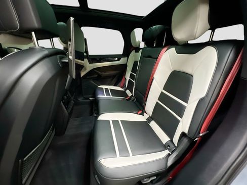 Certified 2024 Porsche Cayenne AWD/4WD image 24