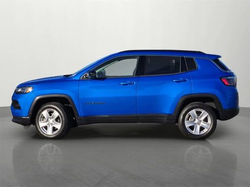 Used 2022 Jeep Compass Latitude image 3