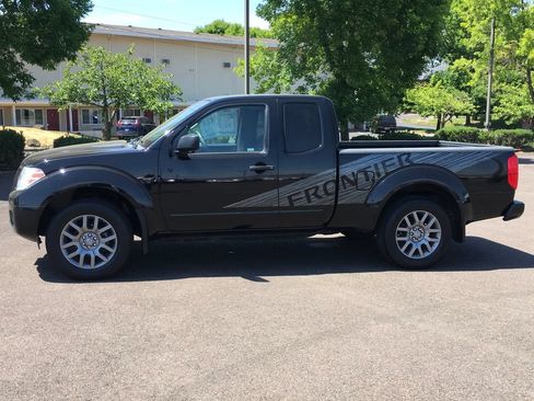 Used 2012 Nissan Frontier SV w/ Sport Appearance Pkg AWD/4WD image 3