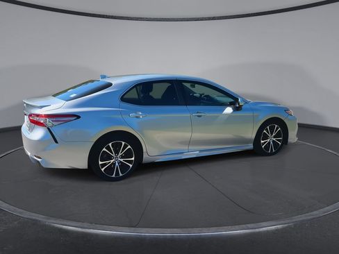 Used 2019 Toyota Camry SE FWD image 8