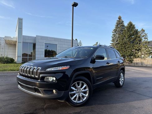 Used 2017 Jeep Cherokee Limited AWD/4WD image 3