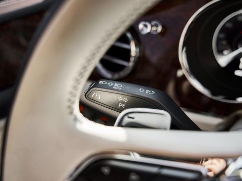 Used 2023 Bentley Bentayga Extended Wheelbase AWD/4WD image 60