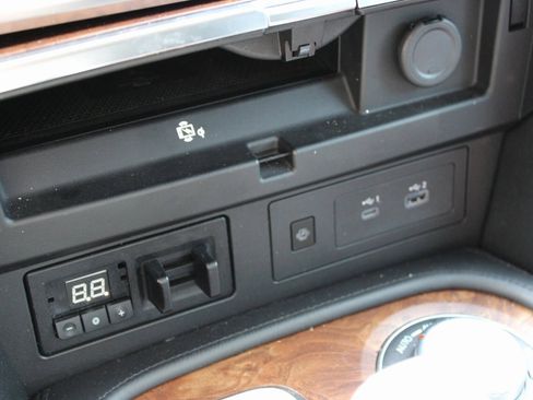 Used 2023 Nissan Armada SL w/ Captain's Chairs Package image 28