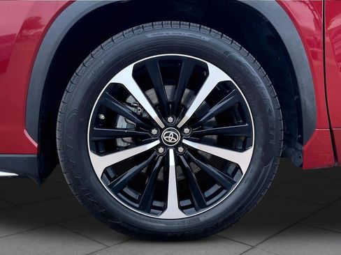 Used 2022 Toyota Highlander XSE FWD image 11