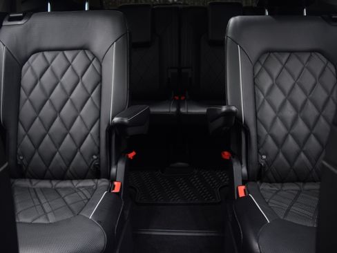 Used 2024 Volkswagen Atlas SEL Premium R-Line image 17