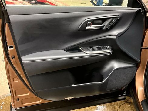 Used 2023 Toyota Crown Platinum image 21