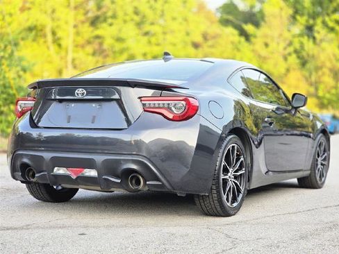 Used 2017 Toyota 86 image 8