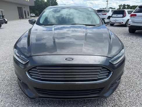 Used 2016 Ford Fusion SE FWD image 2