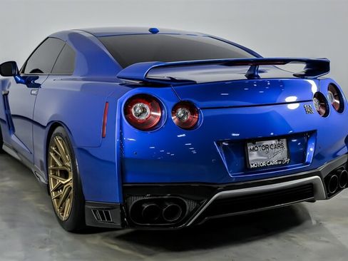Used 2020 Nissan GT-R Premium AWD/4WD image 10