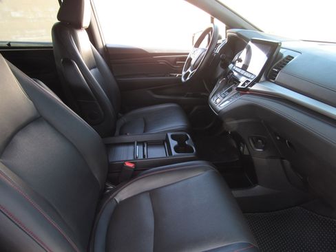 Certified 2023 Honda Odyssey Sport image 9