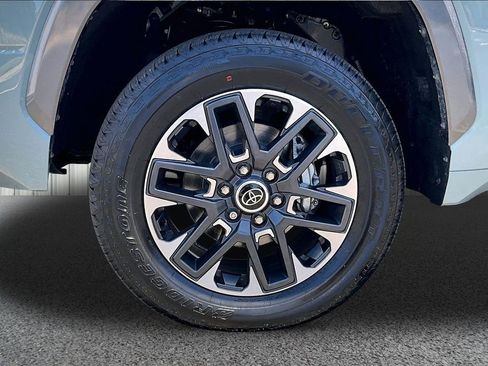 Used 2024 Toyota Tundra Limited AWD/4WD image 30