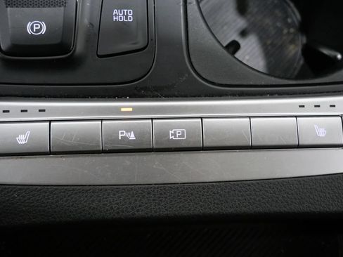 Used 2025 Kia Carnival FWD image 20