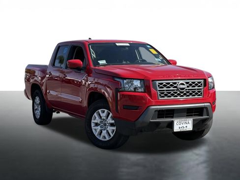 Used 2022 Nissan Frontier SV image 2