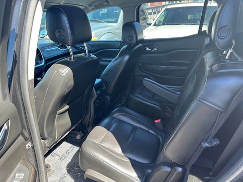 Used 2017 GMC Acadia SLT FWD image 9