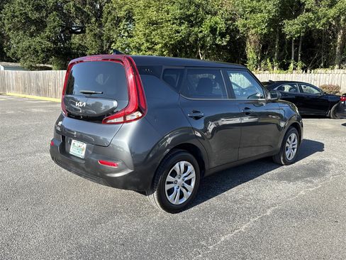Used 2022 Kia Soul LX image 5