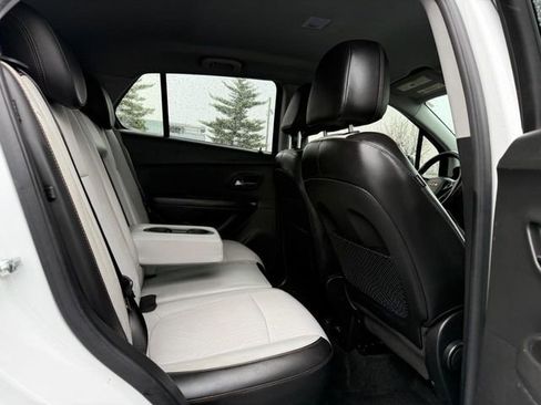 Used 2020 Chevrolet Trax LT w/ LT Convenience Package image 9