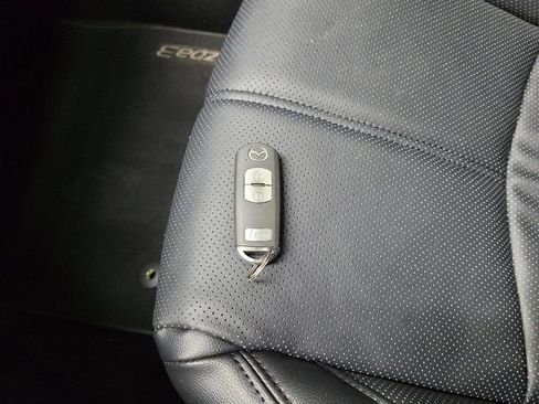 Used 2018 MAZDA MAZDA3 Grand Touring image 32