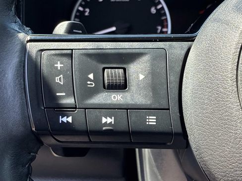 Used 2022 Nissan Pathfinder SV FWD image 23