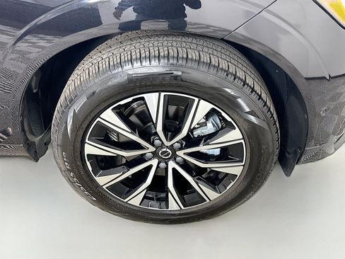 Used 2025 Volvo XC60 B5 Plus image 32