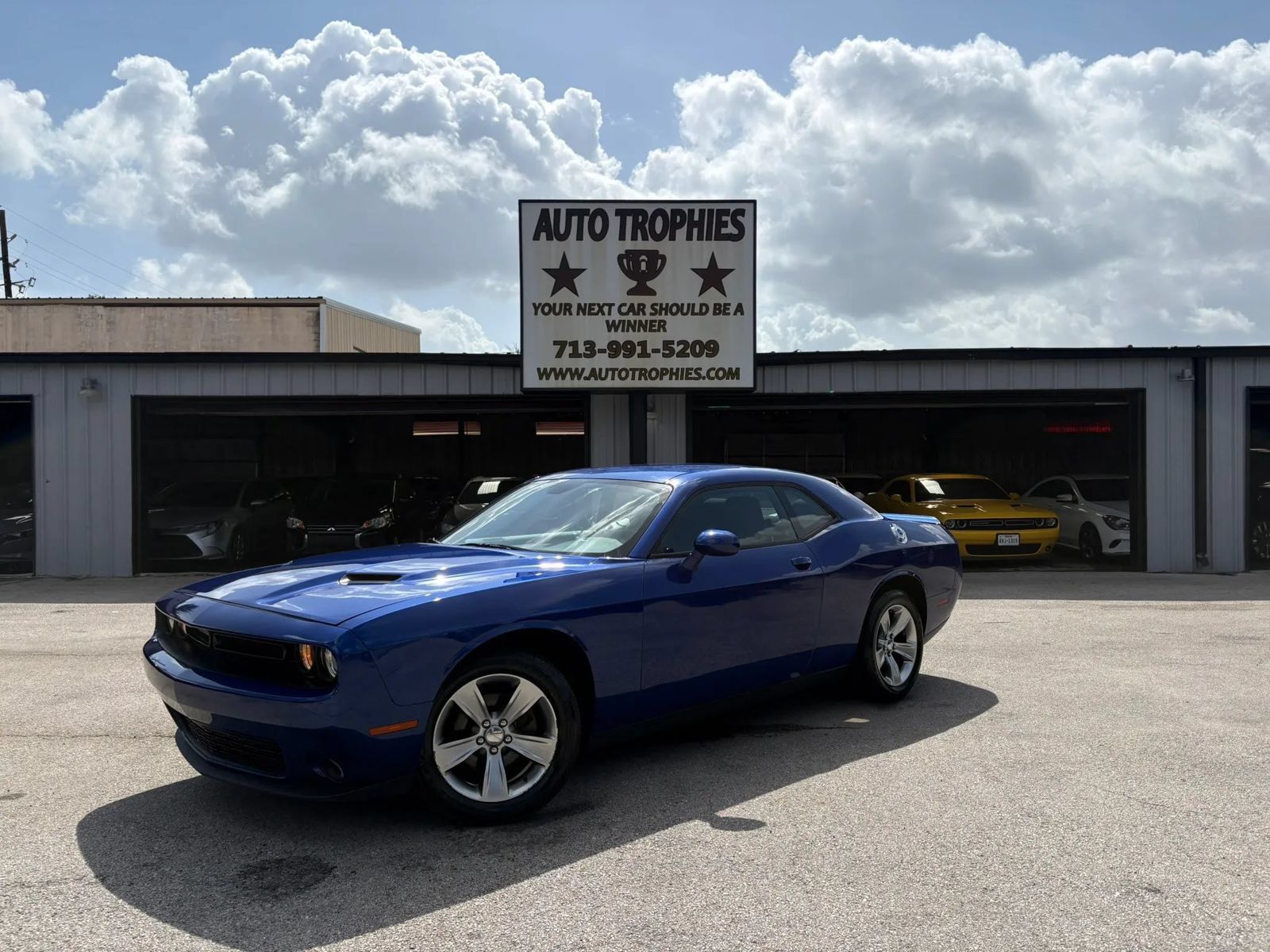 Used 2021 Dodge Challenger SXT RWD image 1