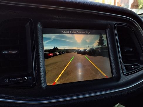 Used 2016 Dodge Challenger SRT image 41