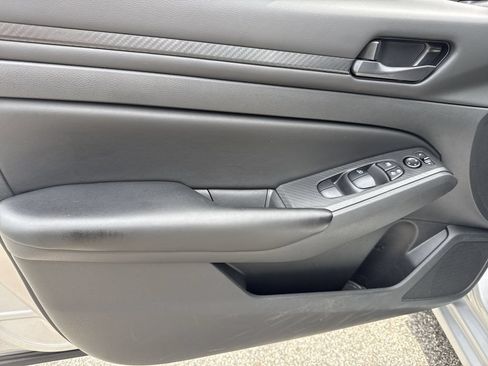 Used 2024 Nissan Altima 2.5 S FWD image 10
