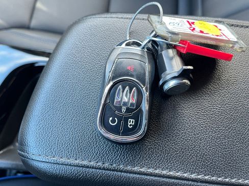 Used 2025 Buick Envista Sport Touring image 22