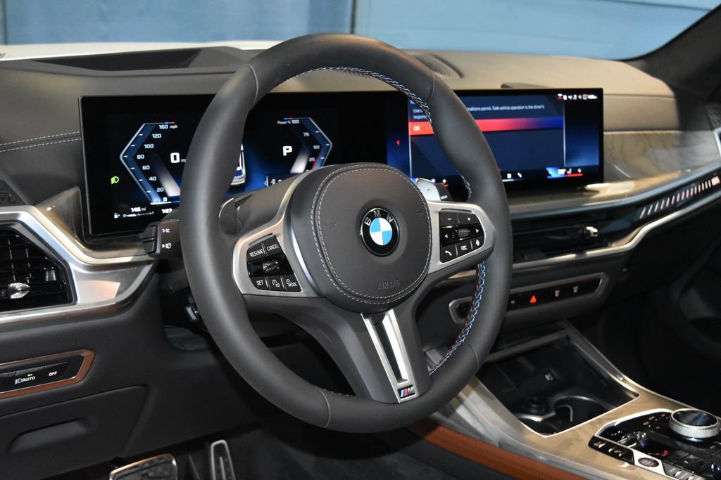 Used 2025 BMW X7 M60i AWD/4WD image 2